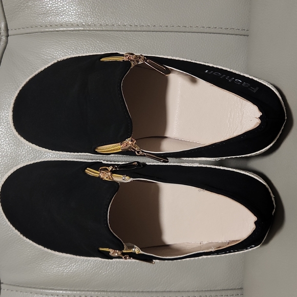 Sold - Picture 1 of 7